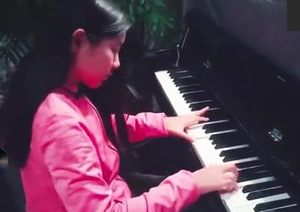 汪峰如何看大女儿熙熙学钢琴
